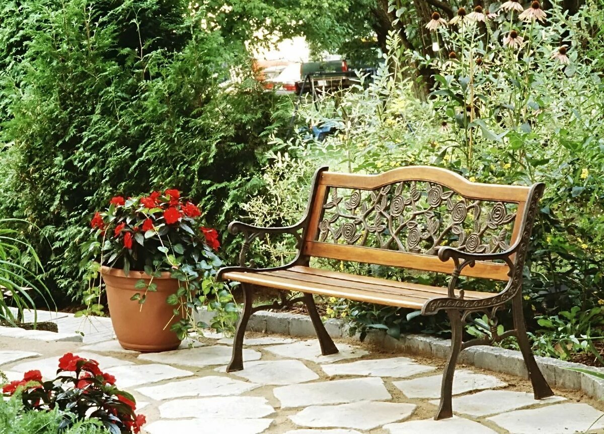 Садовые скамейки: создаём идеальную садовую обстановку